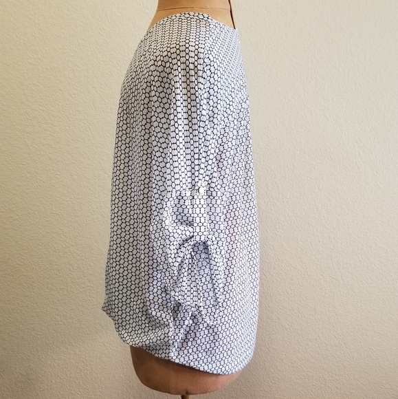 JENNIFER LOPEZ sheer drap cleavage top - Picture 3 of 5